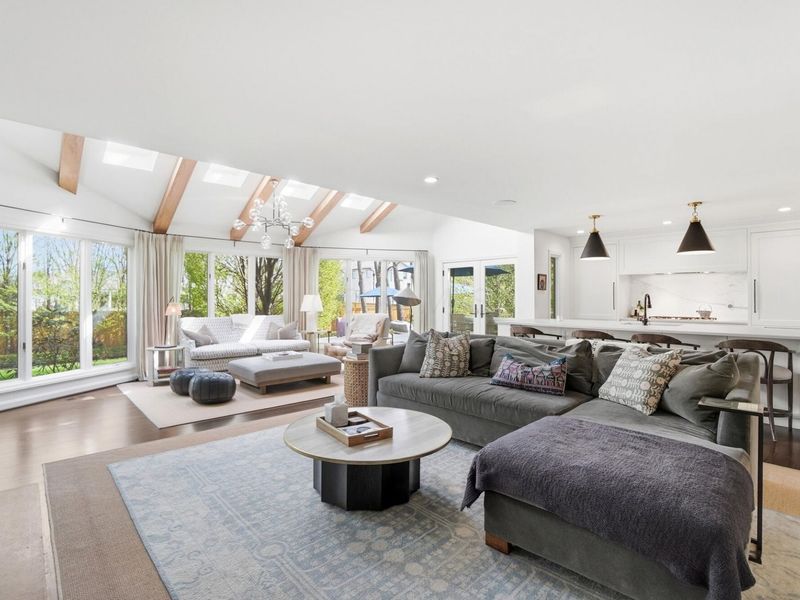 4614 Lanercost Way, Columbus, OH 43220 Photo 6