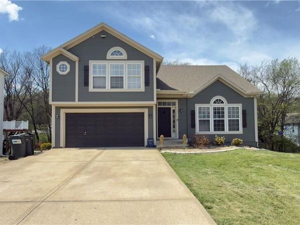 14912 Pine View Drive, Grandview, MO 64030