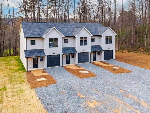 200 Back Pine Way , Ellijay, GA 30536