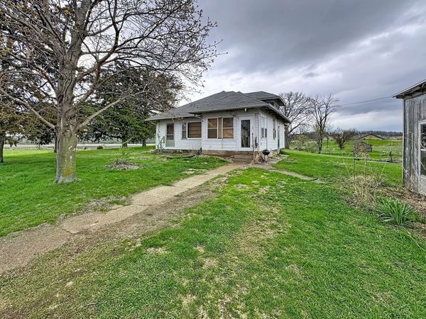 12694 Meredosia Road , Albany, IL 61230