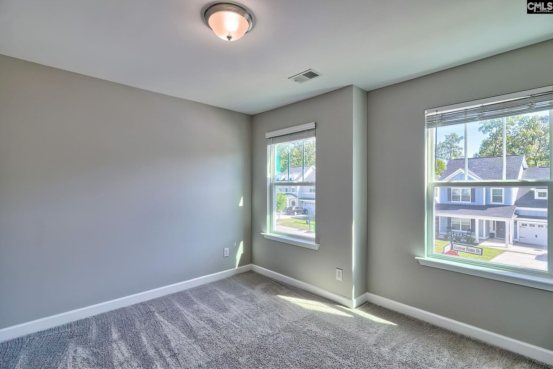 539 Harbour Pointe Drive Photo 31
