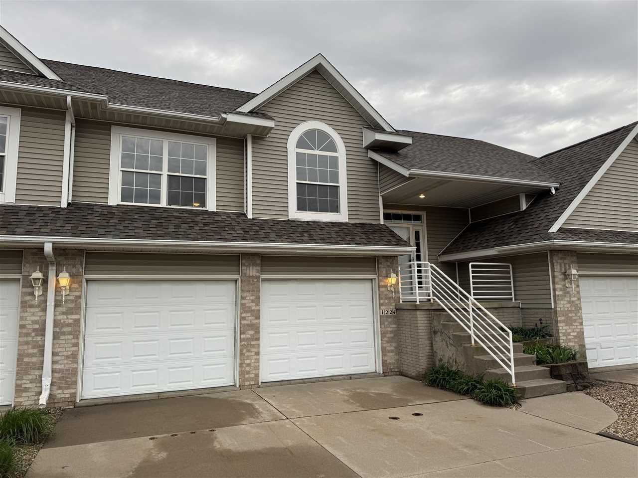 1224 Litchfield Dr, Unit B, Hiawatha, IA 52233 Main Photo