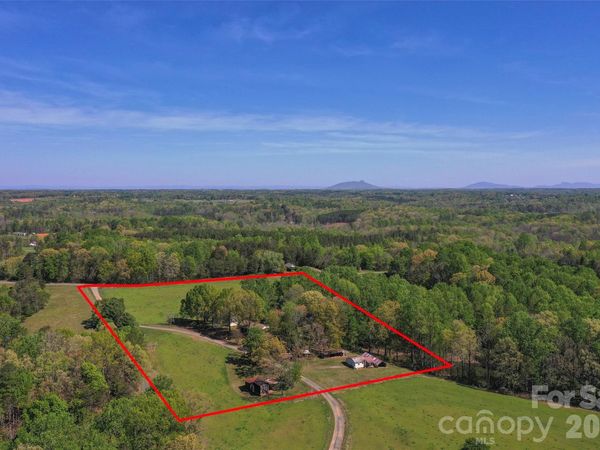 1336 Chinn Lane , Yadkinville, NC 27055