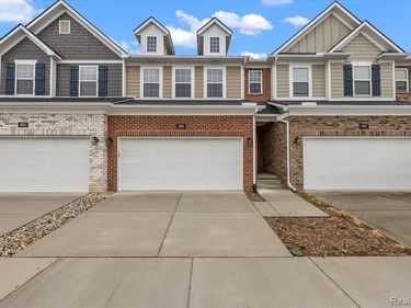 809 Courtland Ln, Troy, MI 48085