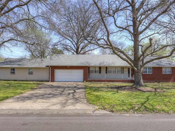 2002 N Michigan Street, Pittsburg, KS 66762