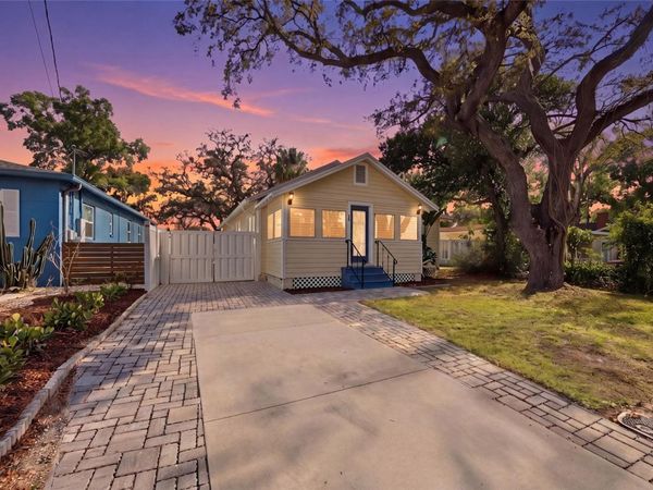 106 W CREST AVENUE , TAMPA, FL 33603