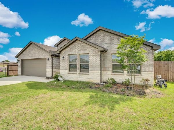 500 Jolie Court, Joshua, TX 76058