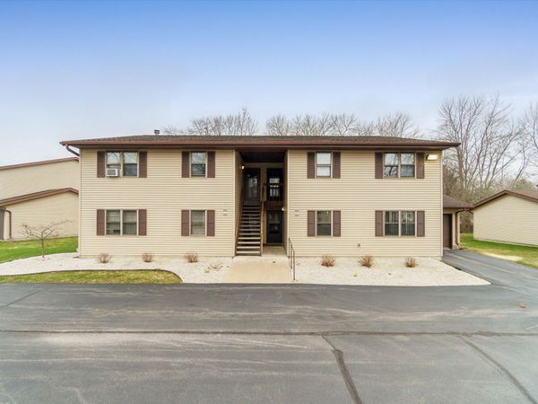 910 E Cedar Ave, Unit 403, Manitowoc, WI 54220