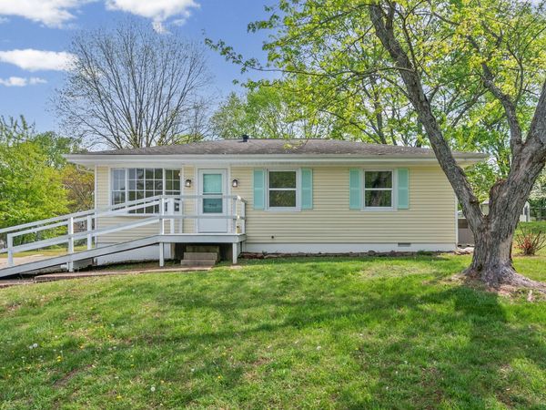 206 Crest Dr, Hopkinsville, KY 42240