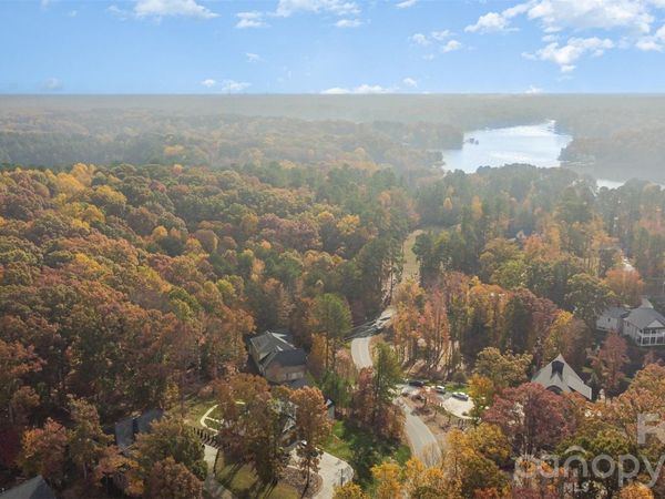 233 Greenbay Road , Mooresville, NC 28117