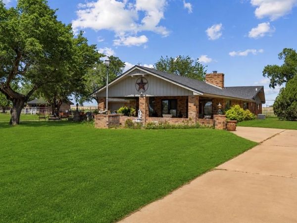 21749 E 1150 Road, Foss, OK 73647