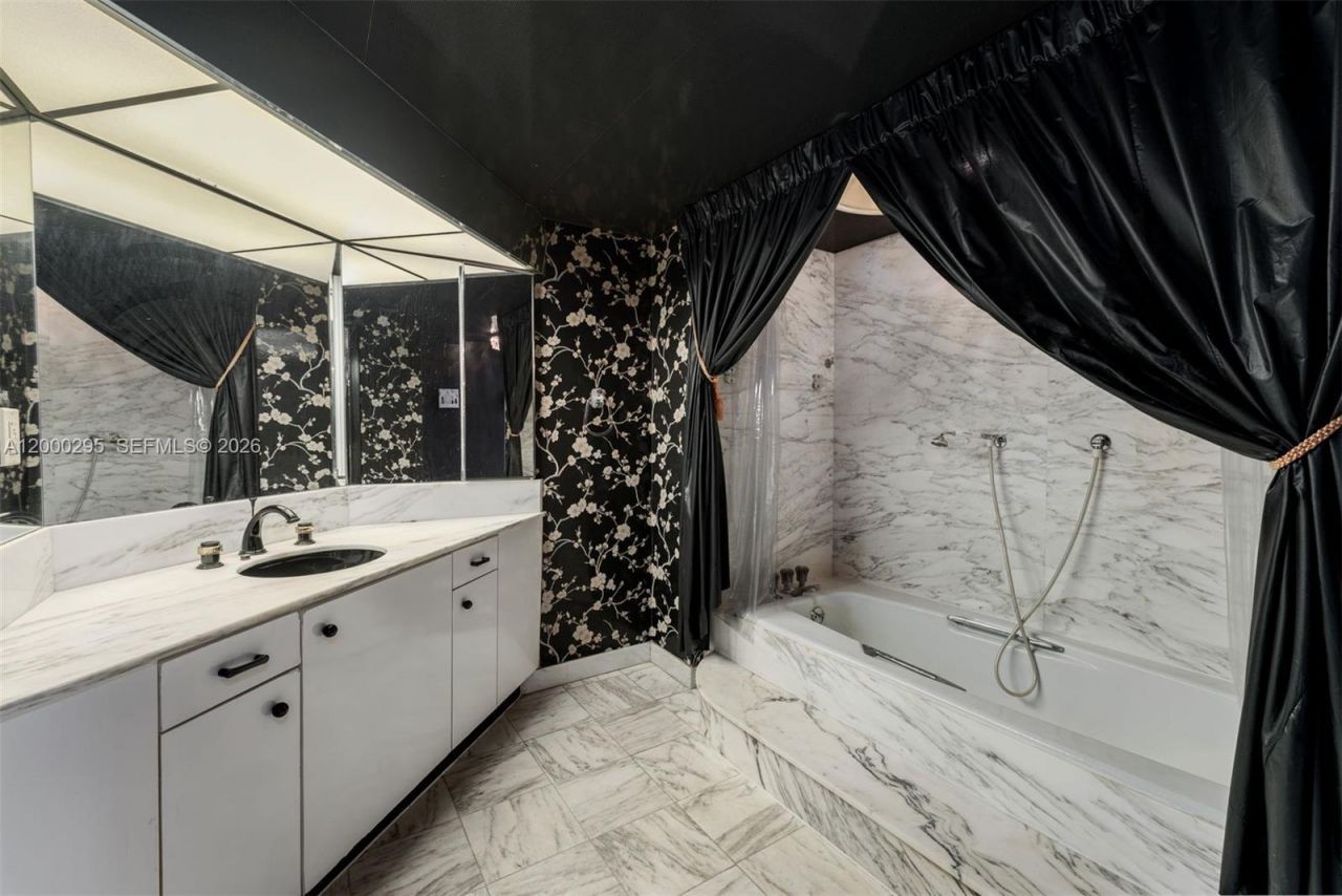 5500 Collins Ave, Unit 304, Miami Beach, FL 33140 Photo