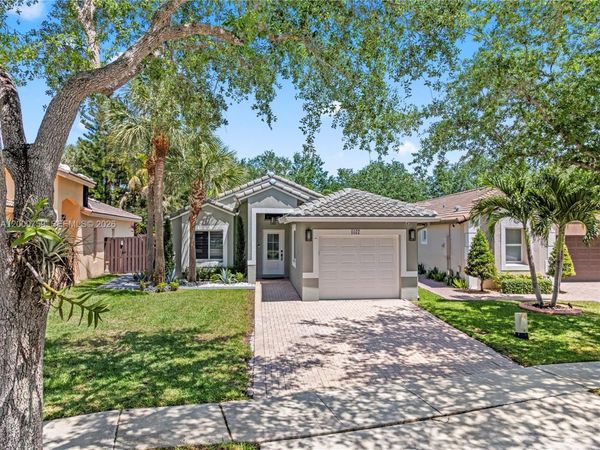 1077 NW 170th Ave , Pembroke Pines, FL 33028