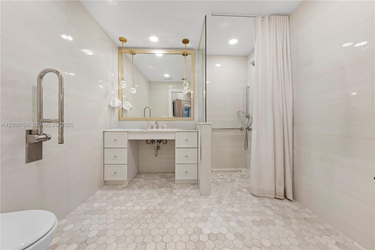 1077 NW 170th Ave, Pembroke Pines, FL 33028 Photo