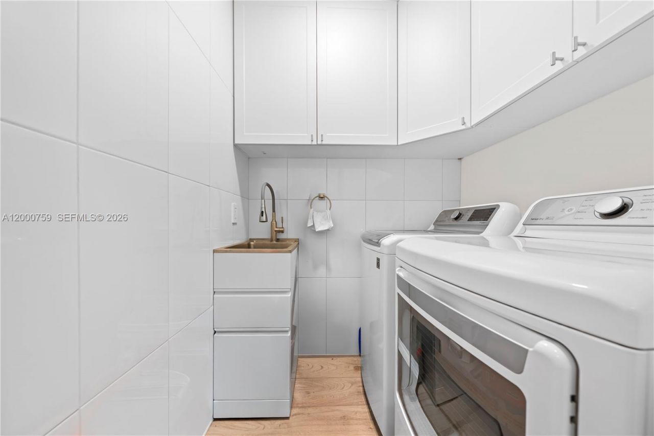 1077 NW 170th Ave, Pembroke Pines, FL 33028 Photo