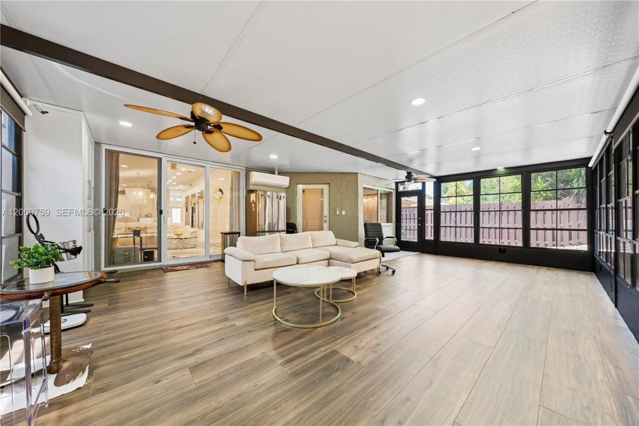 1077 NW 170th Ave, Pembroke Pines, FL 33028 Photo