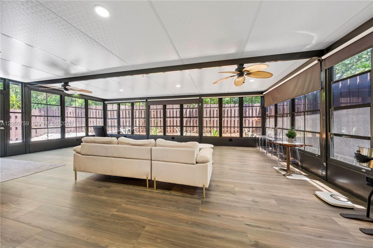 1077 NW 170th Ave, Pembroke Pines, FL 33028 Photo