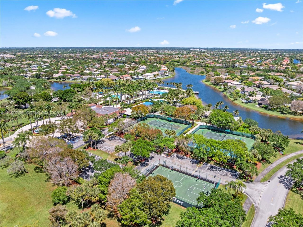 1077 NW 170th Ave, Pembroke Pines, FL 33028 Photo