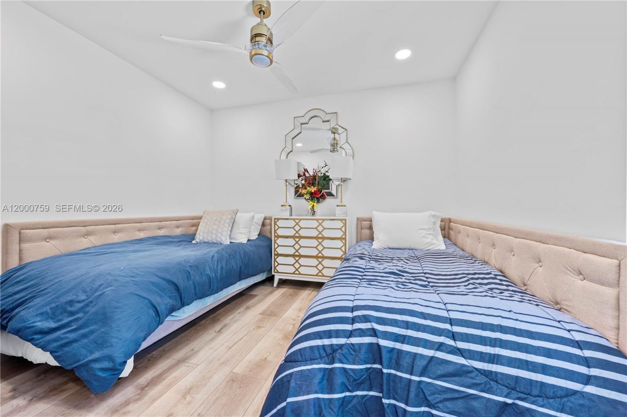 1077 NW 170th Ave, Pembroke Pines, FL 33028 Photo