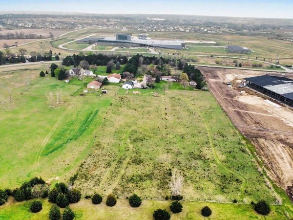 21313 W Q Road, Elkhorn, NE 68022