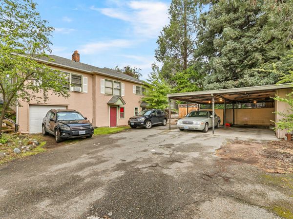 868 NE A Street, Grants Pass, OR 97526