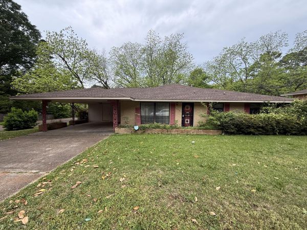 215 Enoch Ave., Tupelo, MS 38801