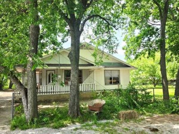 417 W Huffman Street, Krum, TX 76249