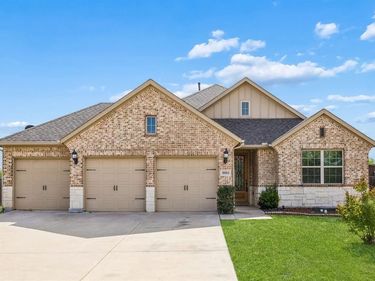 8004 Larch Lane, Fort Worth, TX 76131