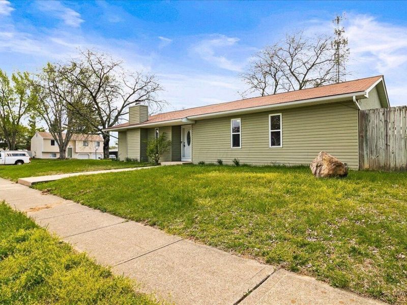 7976 Goldsmith Drive, Reynoldsburg, OH 43068 Photo 2