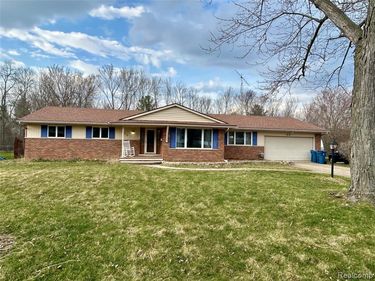 443 Boutell Drive, Grand Blanc, MI 48439