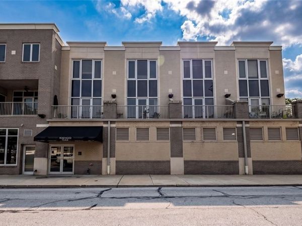 1411 Rosewood Avenue, Unit R-208, Lakewood, OH 44107
