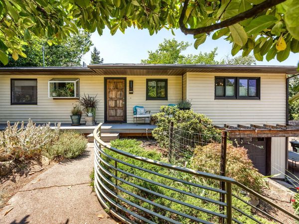 571 S Mountain Avenue, Ashland, OR 97520