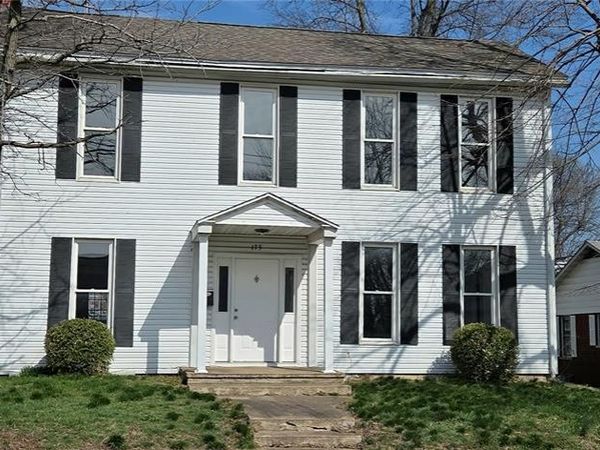 173 W Lebanon Street , Nashville, IL 62263