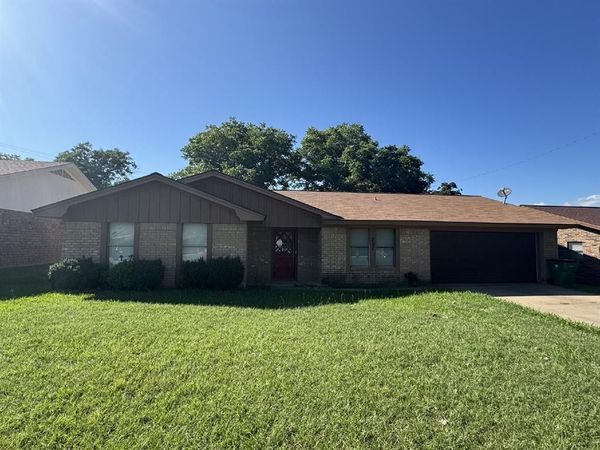 207 Sharp Avenue, Stephenville, TX 76401