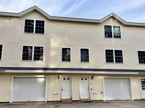 138 Exeter Road, Unit 11, Epping, NH 03042
