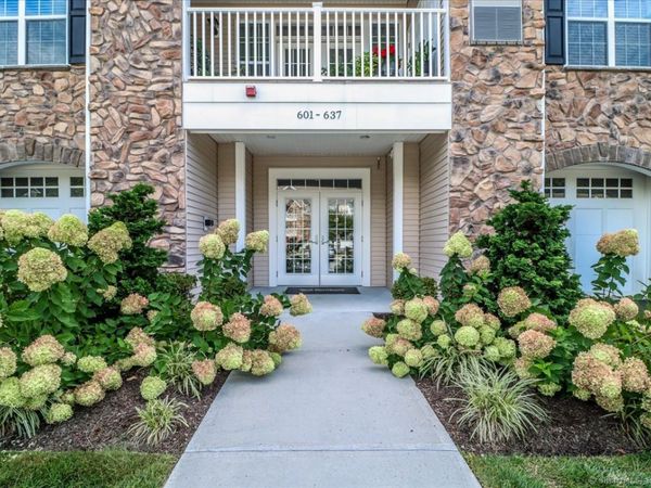 603 Brookside, Unit 603, Newtown, CT 06470