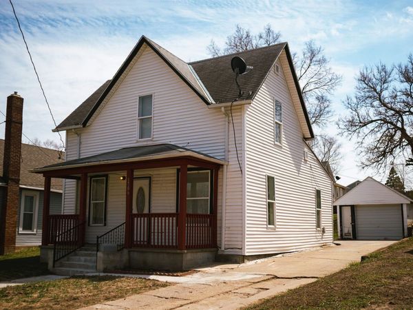 1706 W 3rd, Sioux City, IA 51103