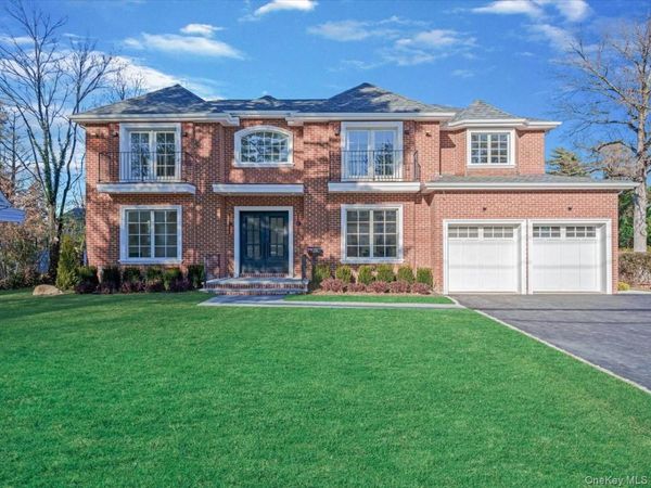 Great Neck, NY 11021