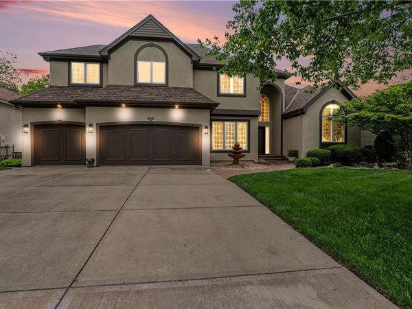 709 NE Lake Pointe Drive, Lee's Summit, MO 64064