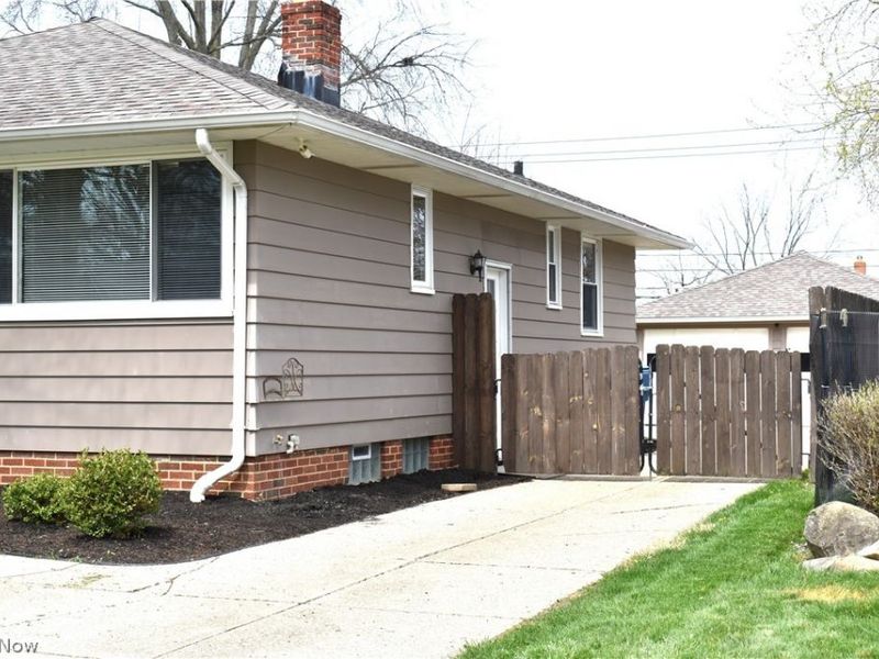 11062 Blossom Avenue, Parma Heights, OH 44130 Photo 3