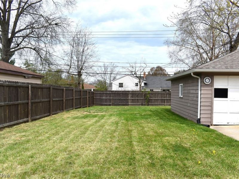 11062 Blossom Avenue, Parma Heights, OH 44130 Photo 5