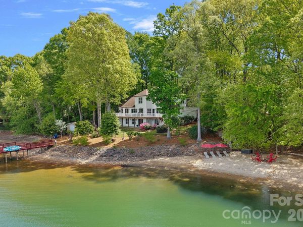 139 Hawks Point Drive, Troutman, NC 28166