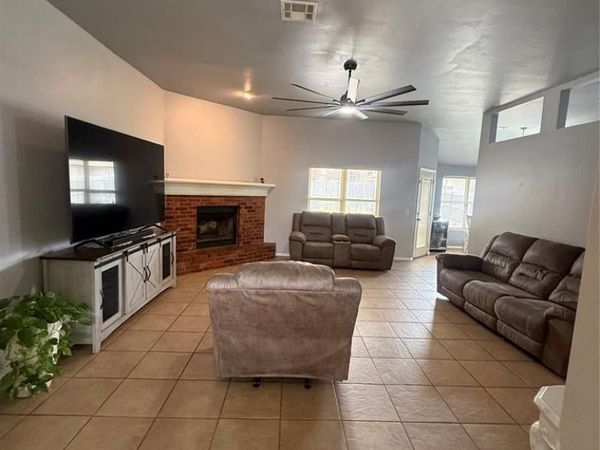 1800 Meadow Run Drive, Moore, OK 73160