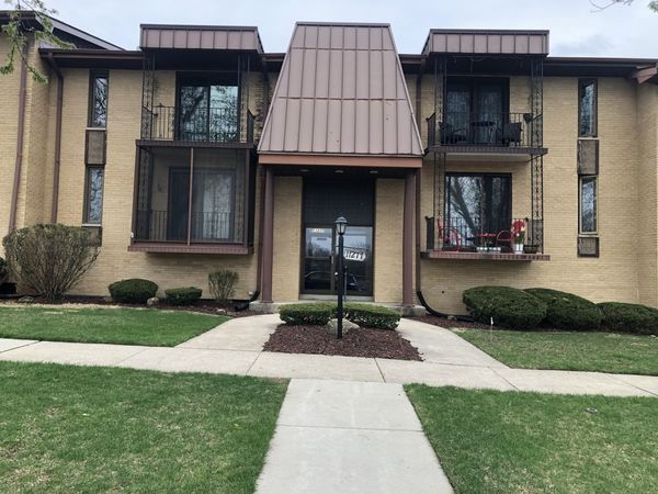 11277 S Roberts Road S, Unit E, Palos Hills, IL 60465