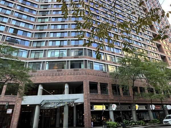 211 E Ohio Street , Chicago, IL 60611