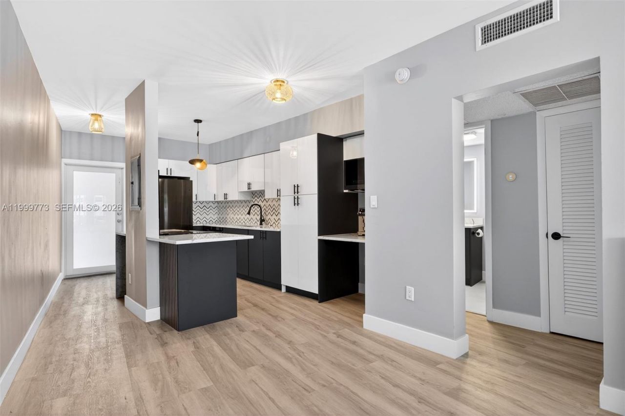 2500 Diana Dr, Unit 216, Hallandale Beach, FL 33009 Photo