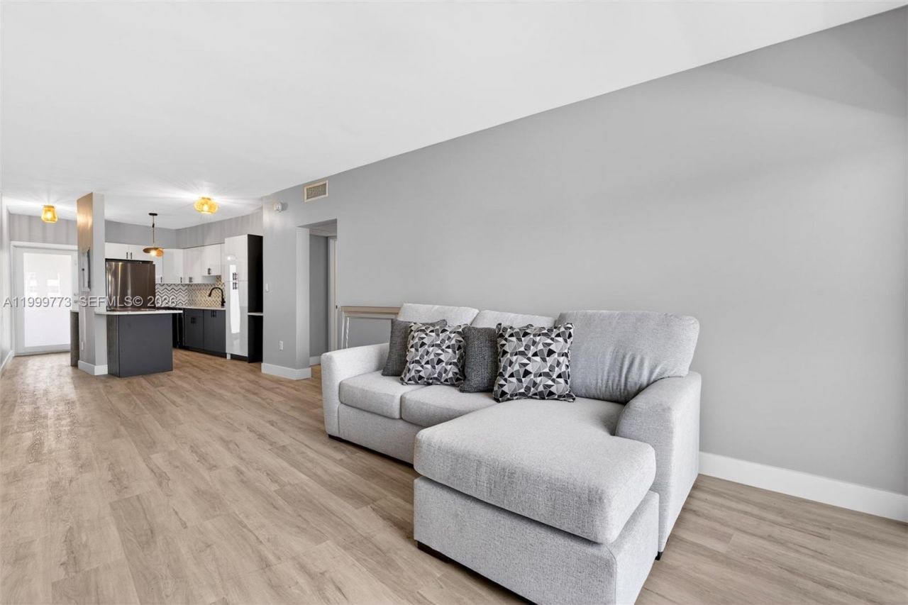 2500 Diana Dr, Unit 216, Hallandale Beach, FL 33009 Photo