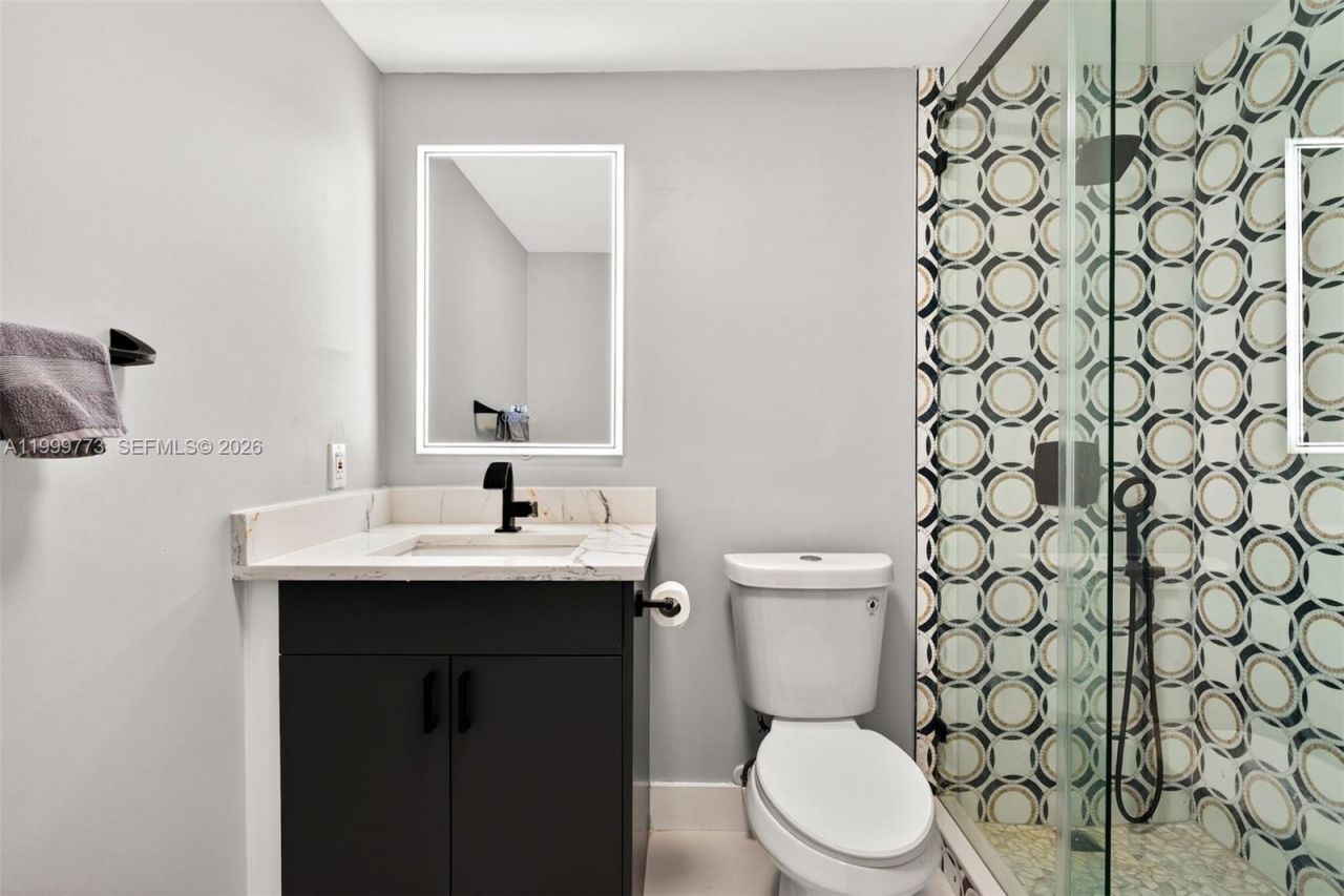 2500 Diana Dr, Unit 216, Hallandale Beach, FL 33009 Photo