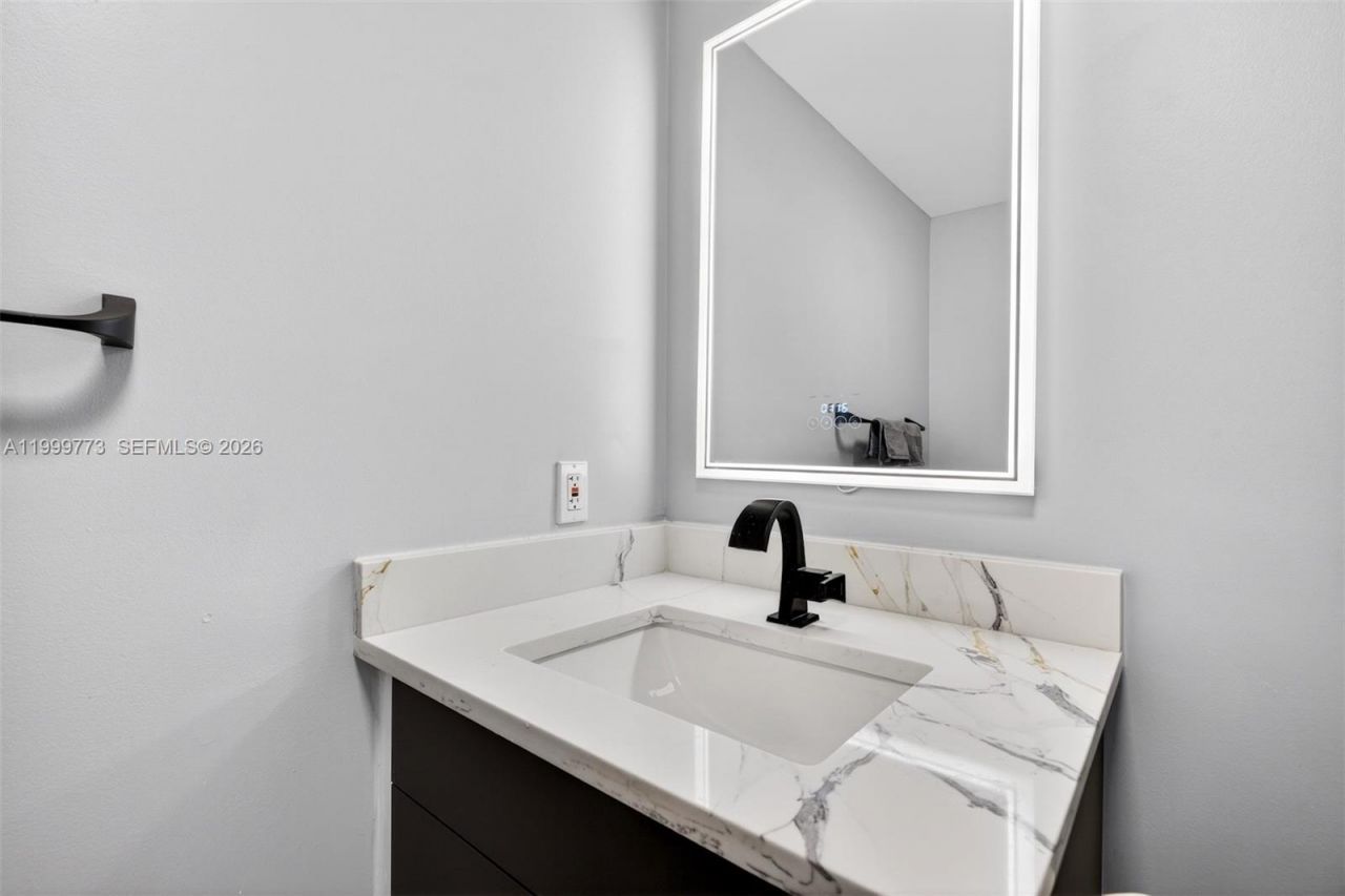 2500 Diana Dr, Unit 216, Hallandale Beach, FL 33009 Photo