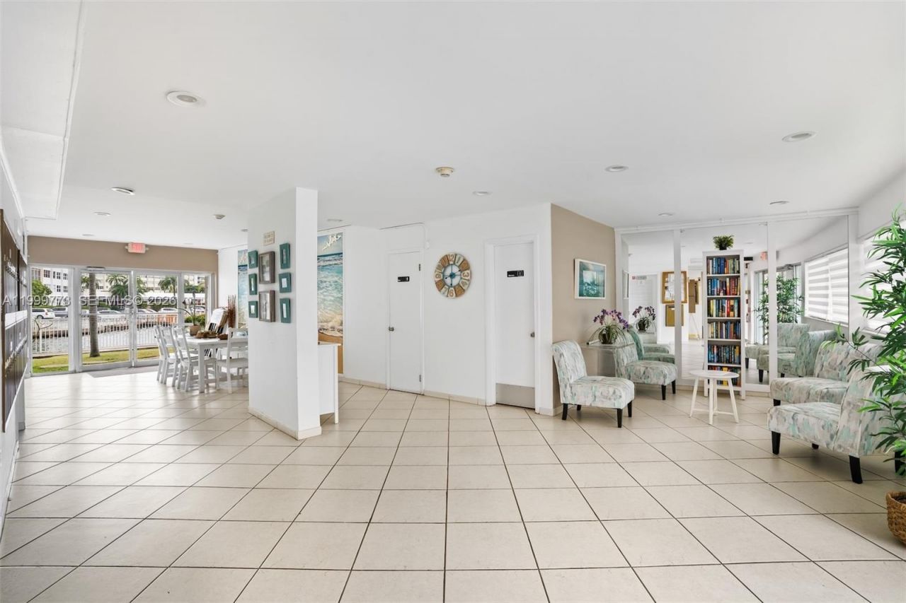 2500 Diana Dr, Unit 216, Hallandale Beach, FL 33009 Photo
